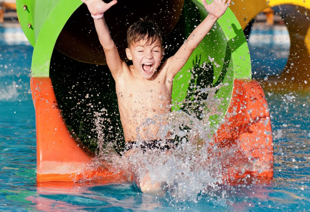 media.tintoretto_nuova_piscina_2024_mega_acquascivolo