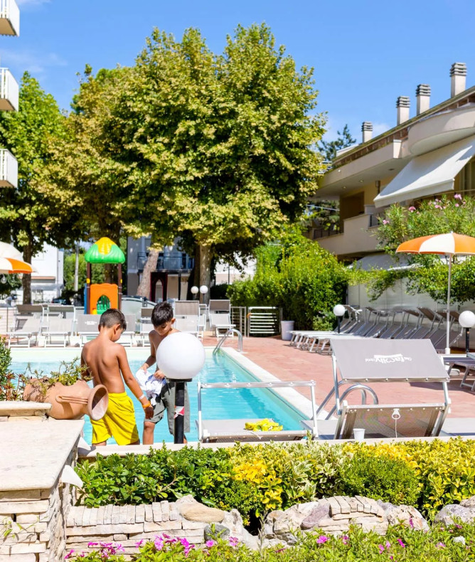 media.Slide-Piscina-4-CFH-Tintoretto-Cervia