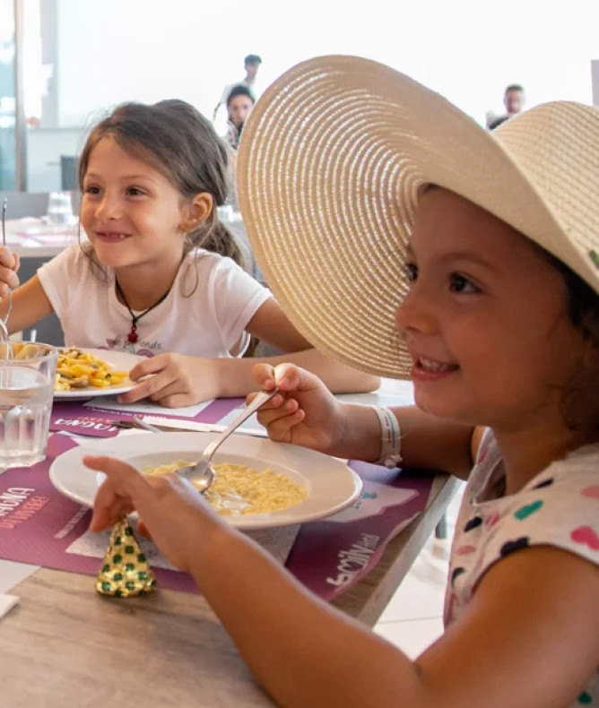 Hotel Restaurant For Families Pinarella Of Cervia Club Family Hotel