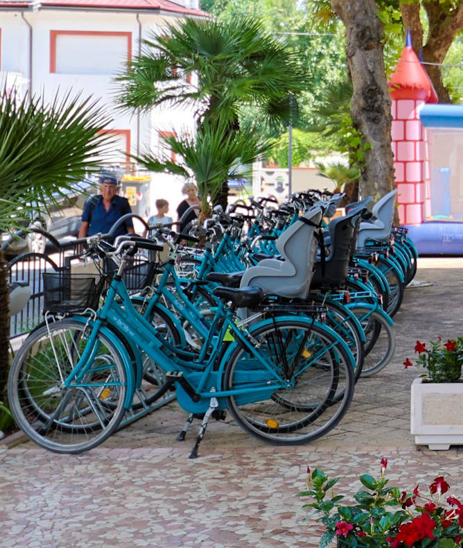 media.Gallery Servizi biciclette a disposizione Club Family Hotel Cervia Tintoretto
