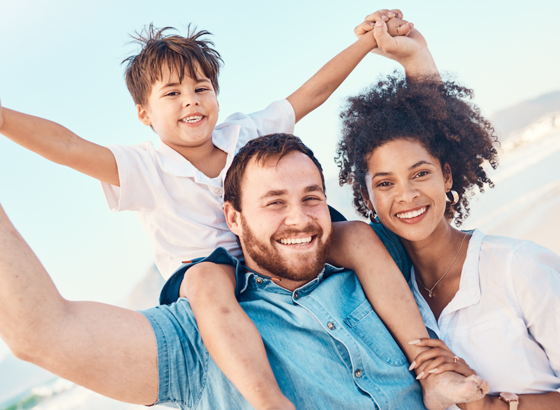 media.vacanza al mare mamma e papa